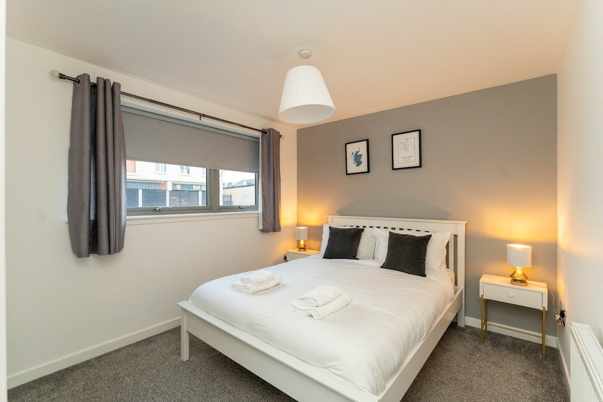 Castle View - ground floor 2 bedroom free parking