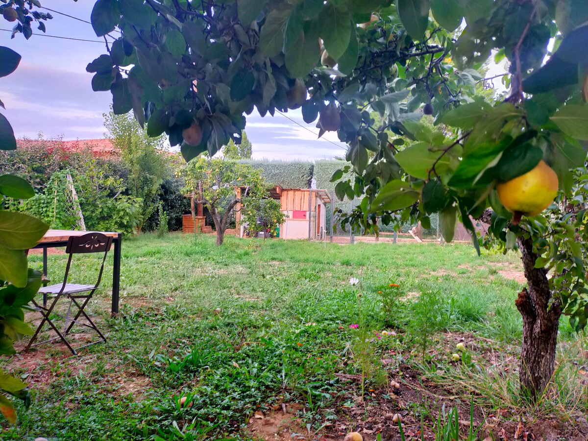 Chambre dépendante + SdB, avec grand jardin