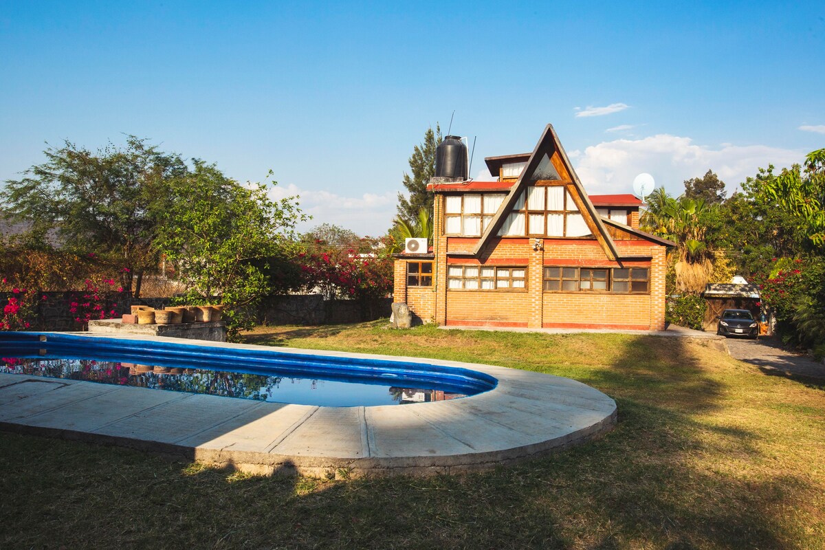 带Atlixco泳池的瑞士度假木屋-普埃布拉