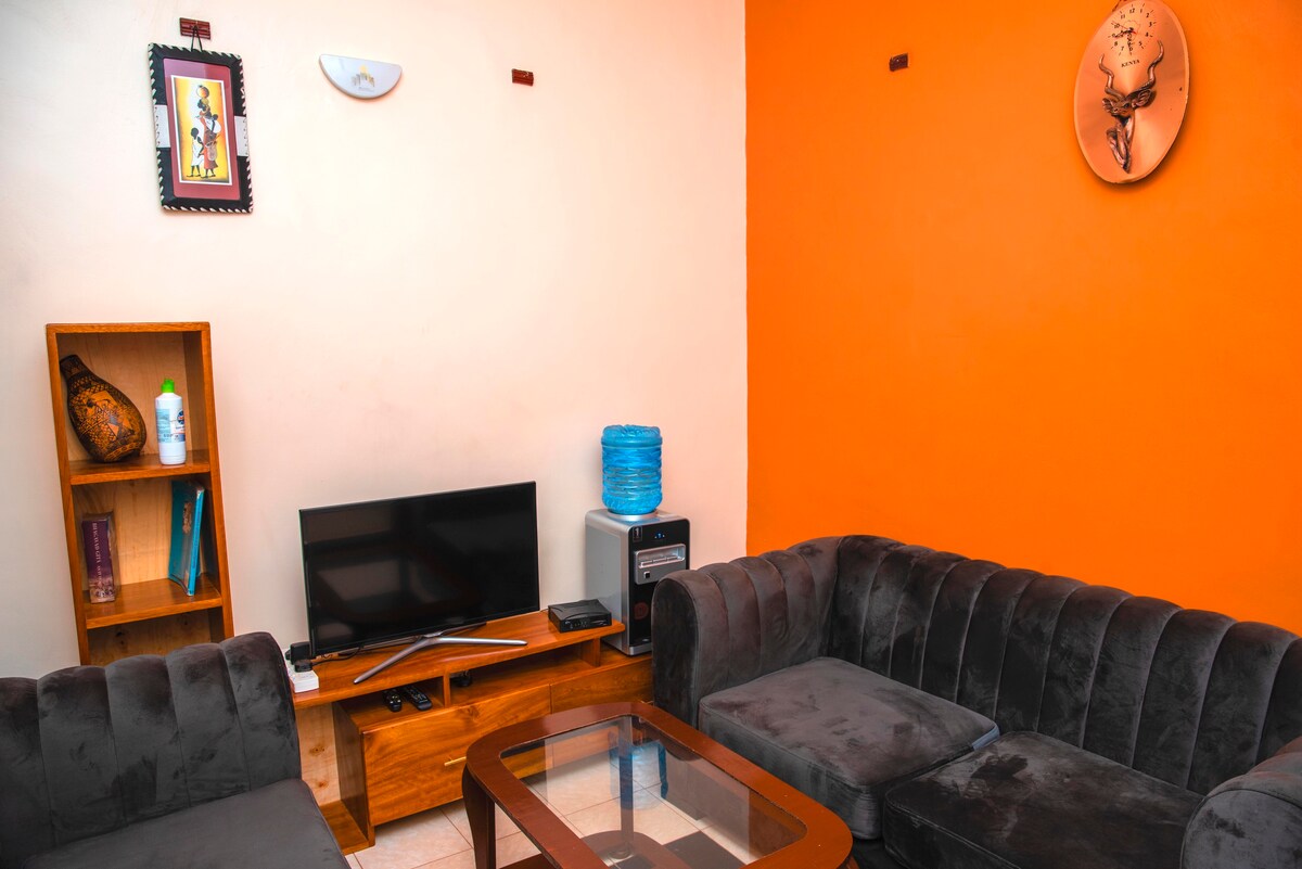 1-bedroom. Wi-fi & Parking. DSTV. Clean and Secure