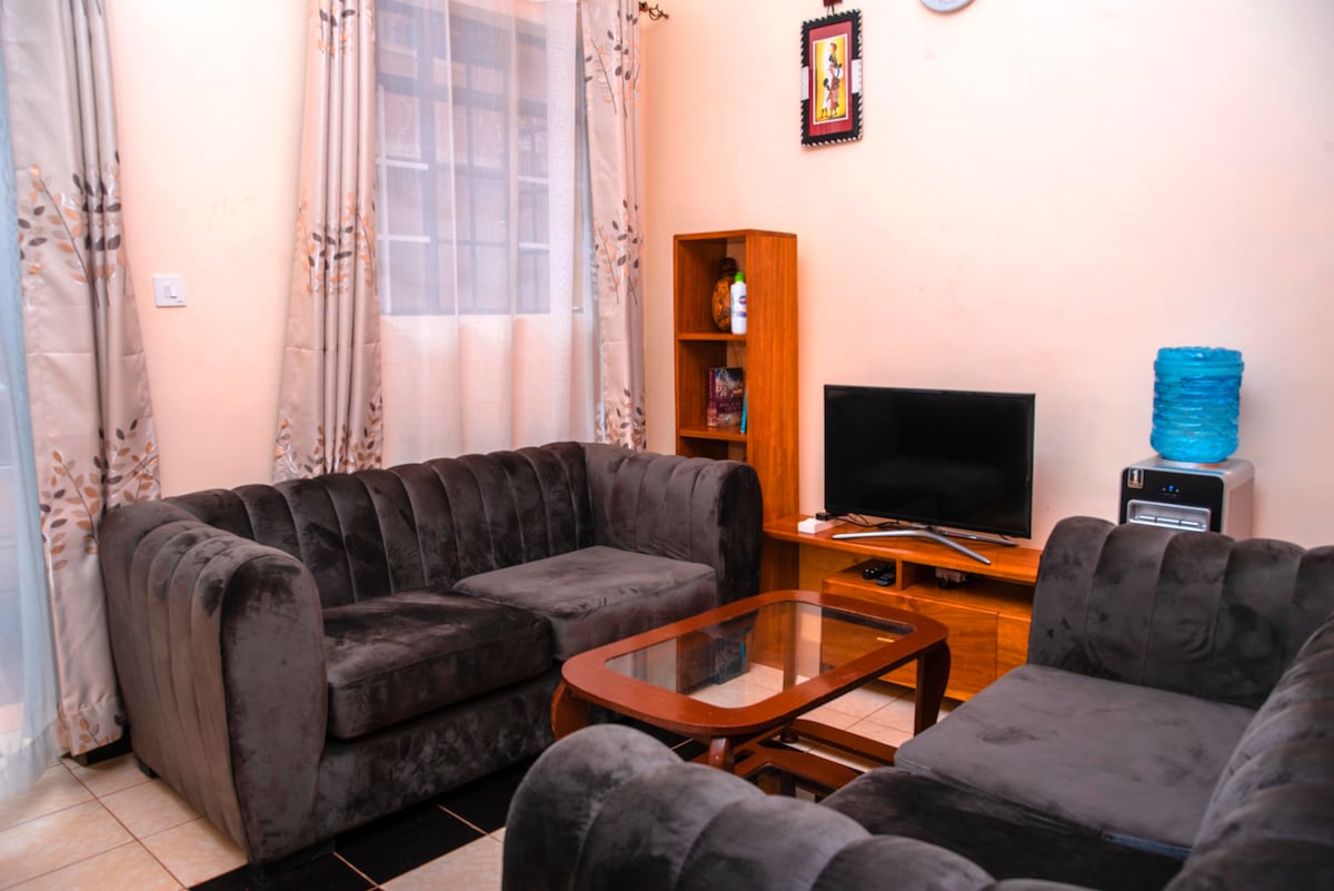1-bedroom. Wi-fi & Parking. DSTV. Clean and Secure