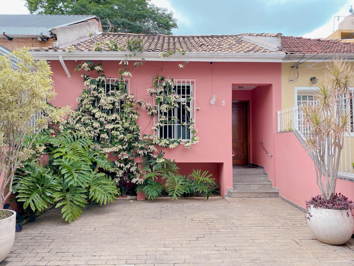 Casinha dos sonhos (vila com portão) em Pinheiros