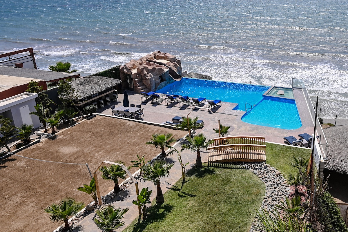 Tritons Place oceanfront 32+ private heated pool