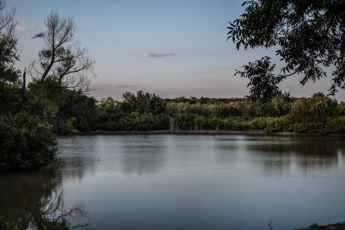 Seclusive ranch house with pond.