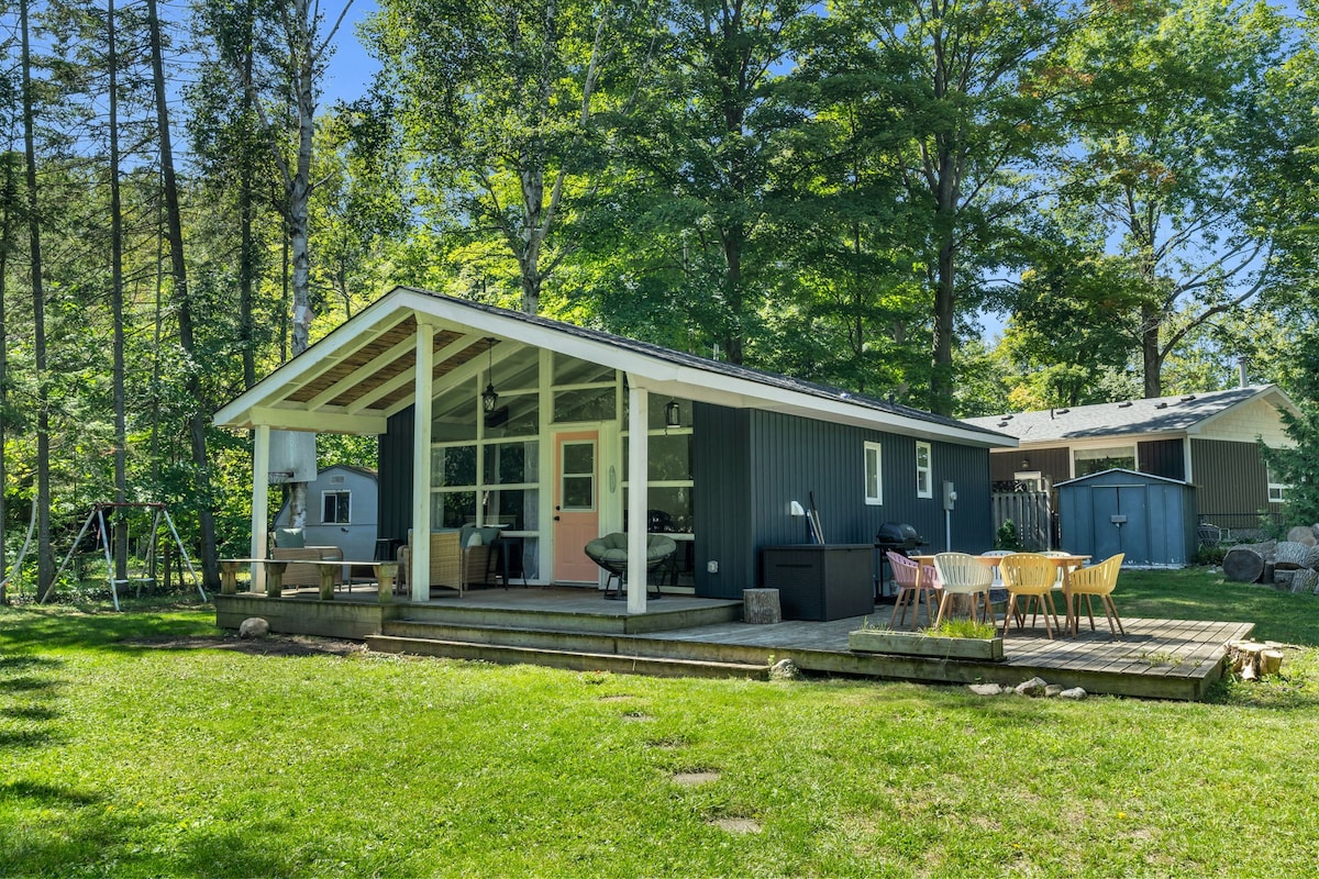 The Birdhouse Cottage in Point Clark