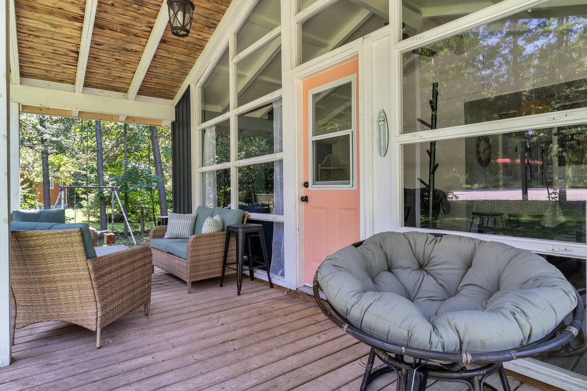 The Birdhouse Cottage in Point Clark