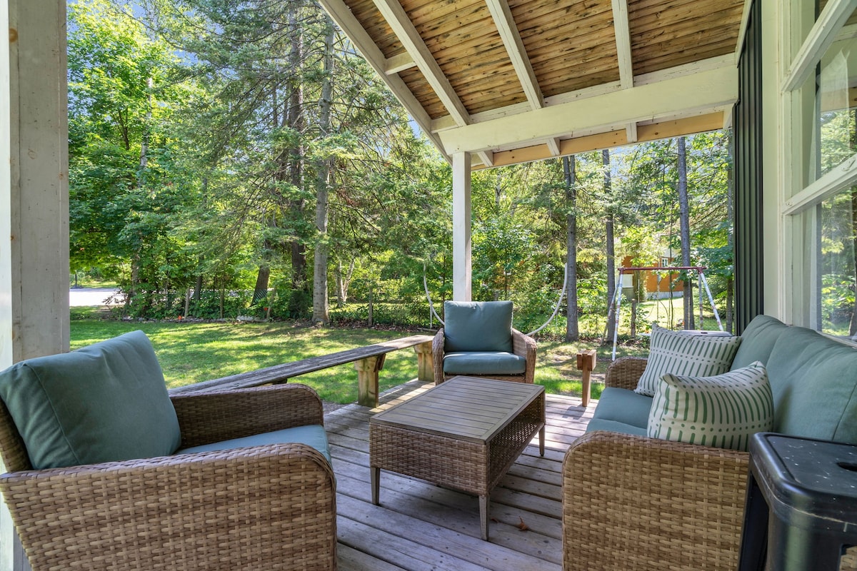 The Birdhouse Cottage in Point Clark