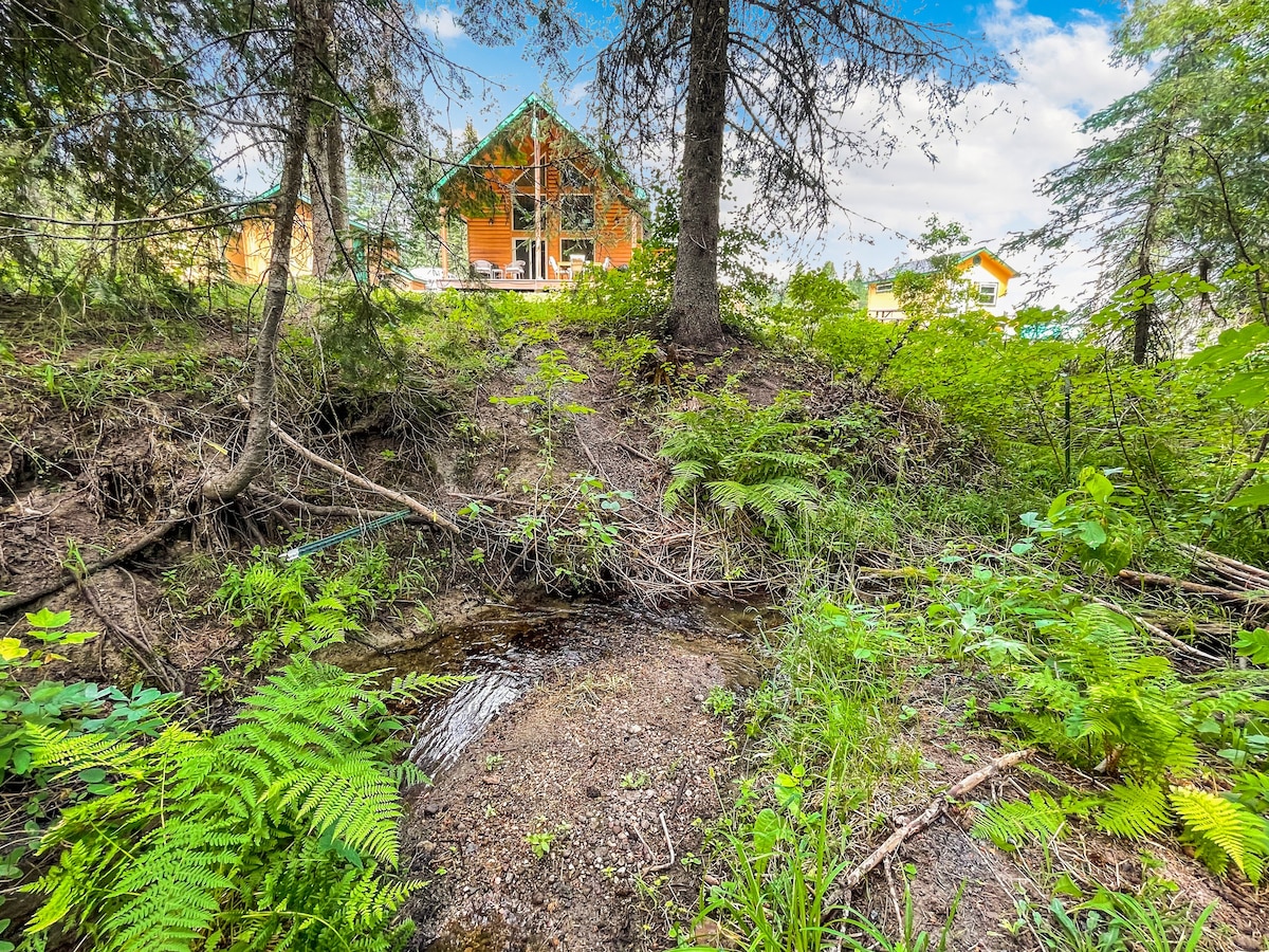 Private Cabin at the Foot of Tamarack Mountain