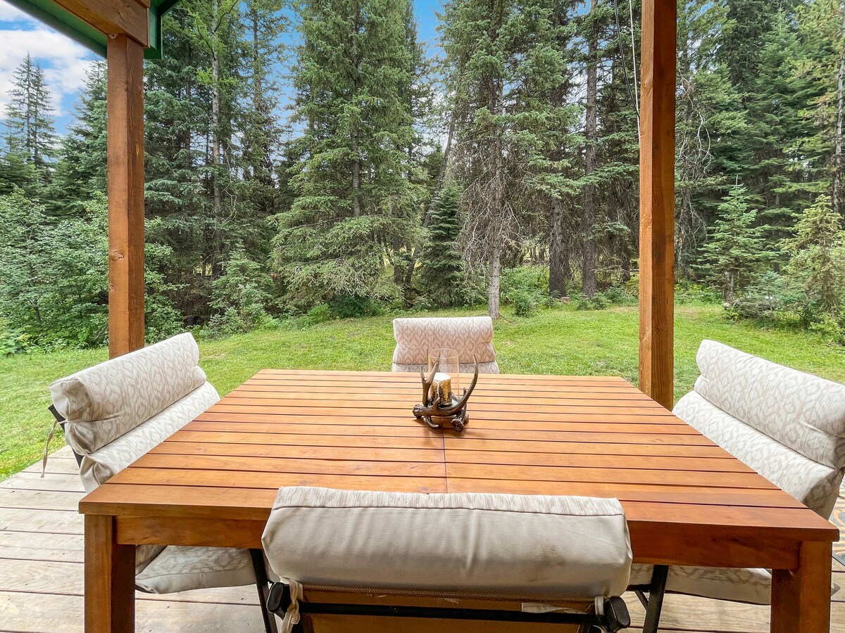 Private Cabin at the Foot of Tamarack Mountain