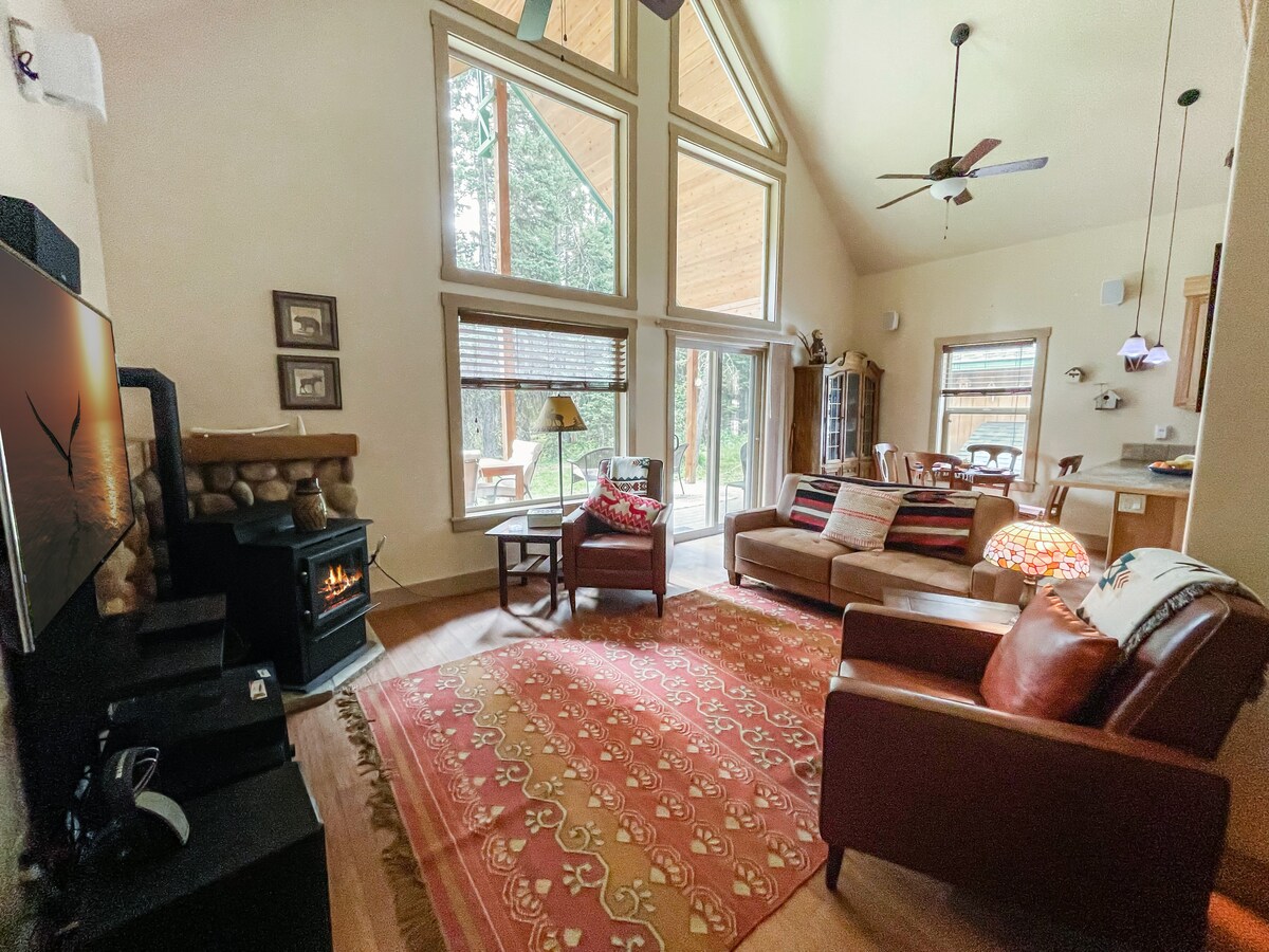 Private Cabin at the Foot of Tamarack Mountain