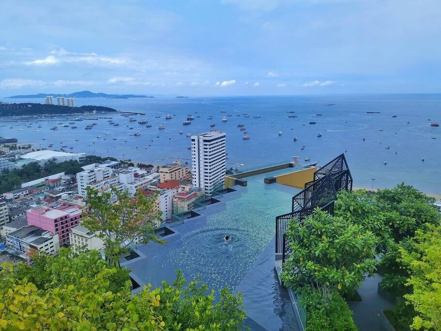 #The edge  无边泳池 Pattaya中心位置 ，21楼豪华海景房，靠近步行街、海滩购物中心