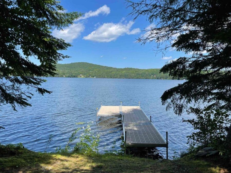 Cheerful 3-bedroom Cabin w/ Trail and Lake Access