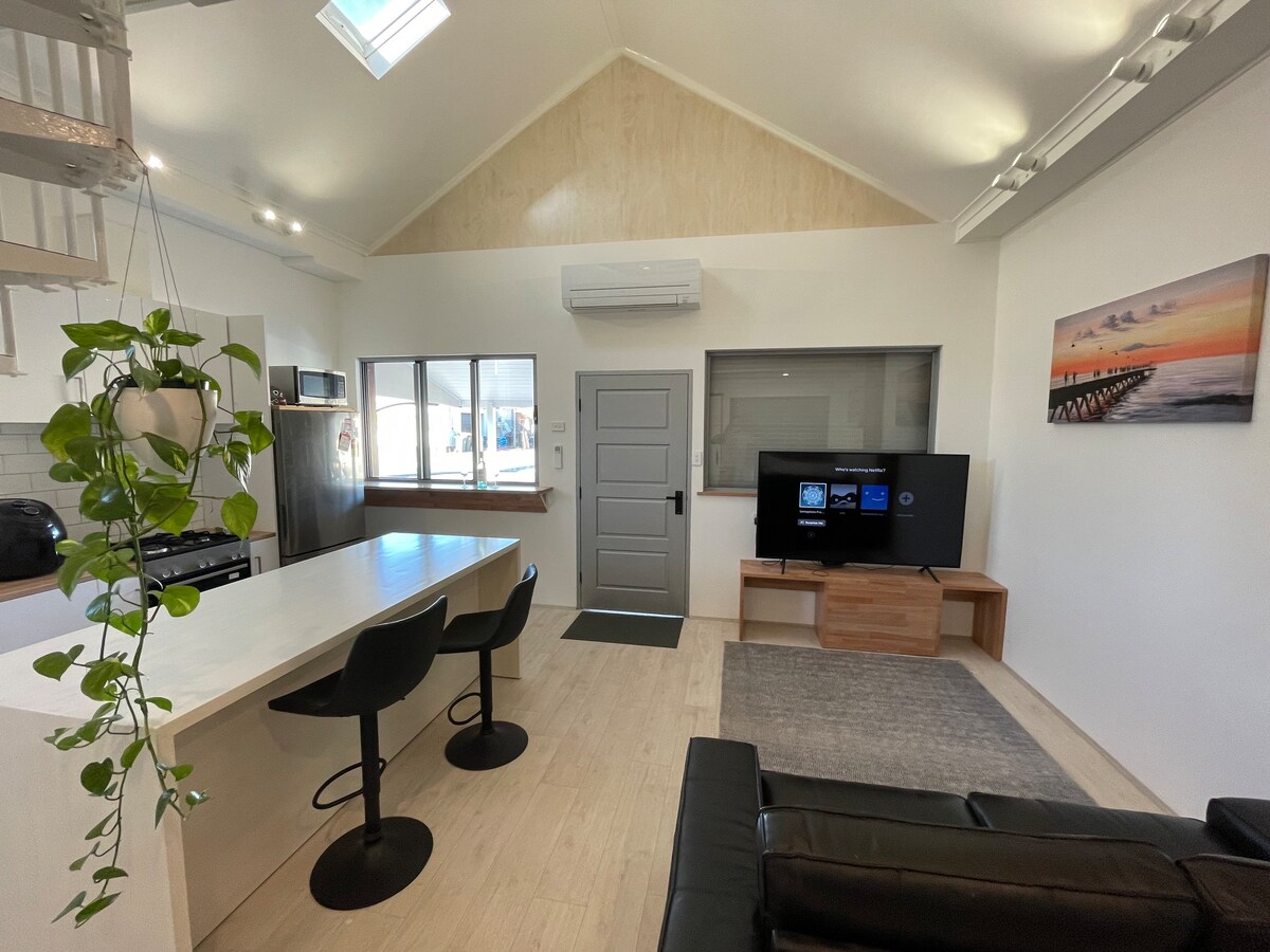 # 1 Semaphore Boutique Apartments