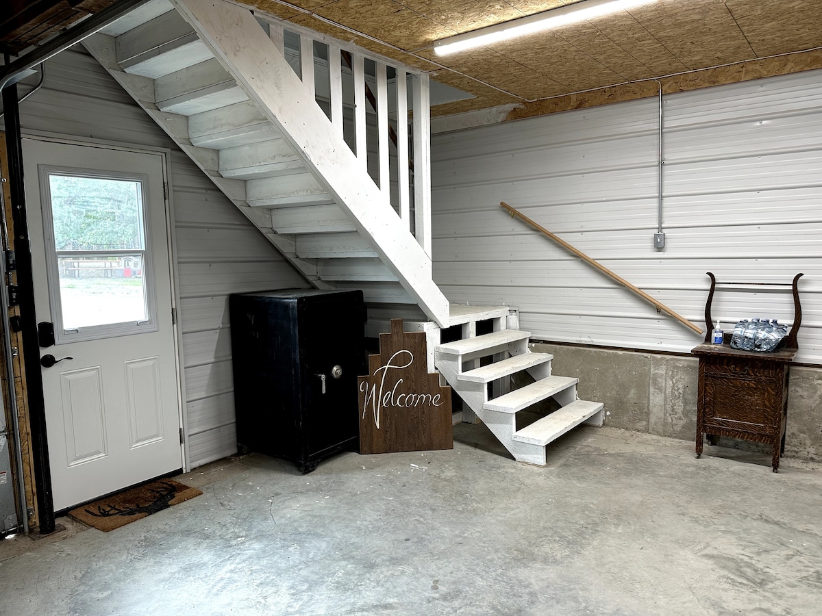 Country Barn Loft in heart of Pembina Valley