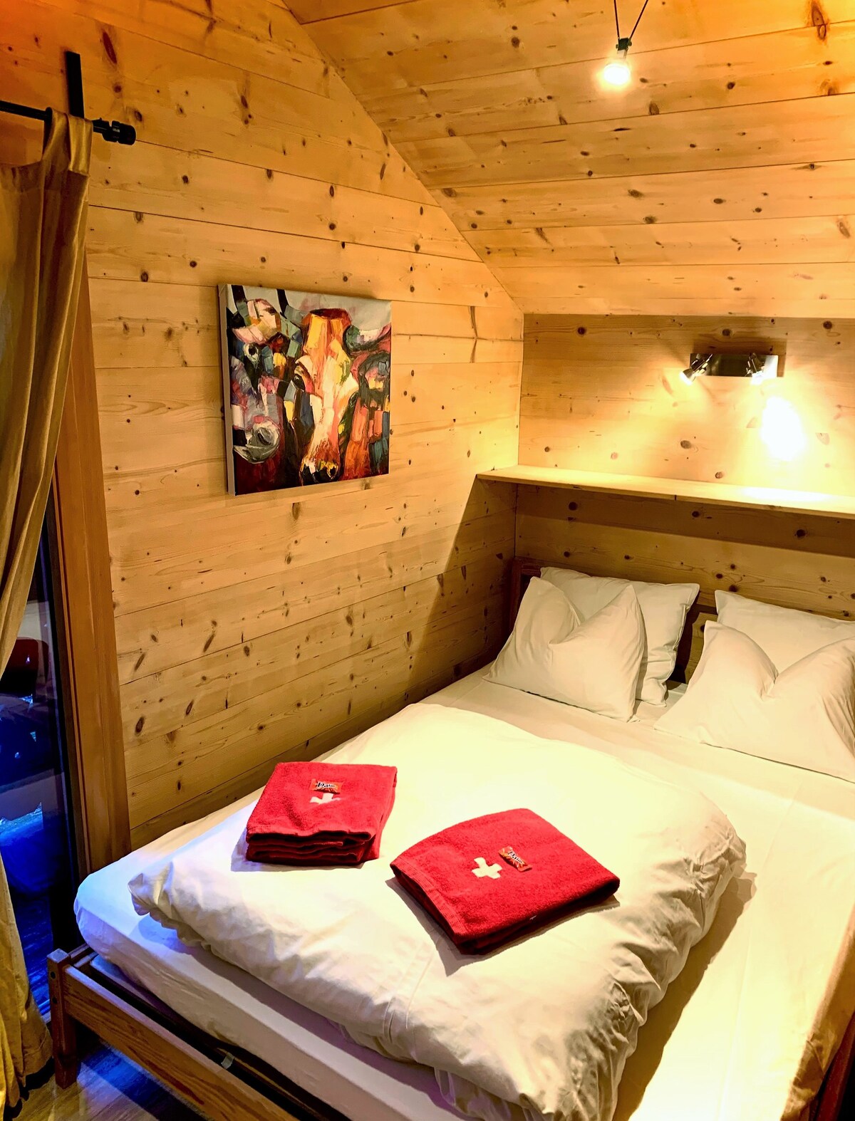 Adorable 2 bedroom Tiny House on the Ski Piste!