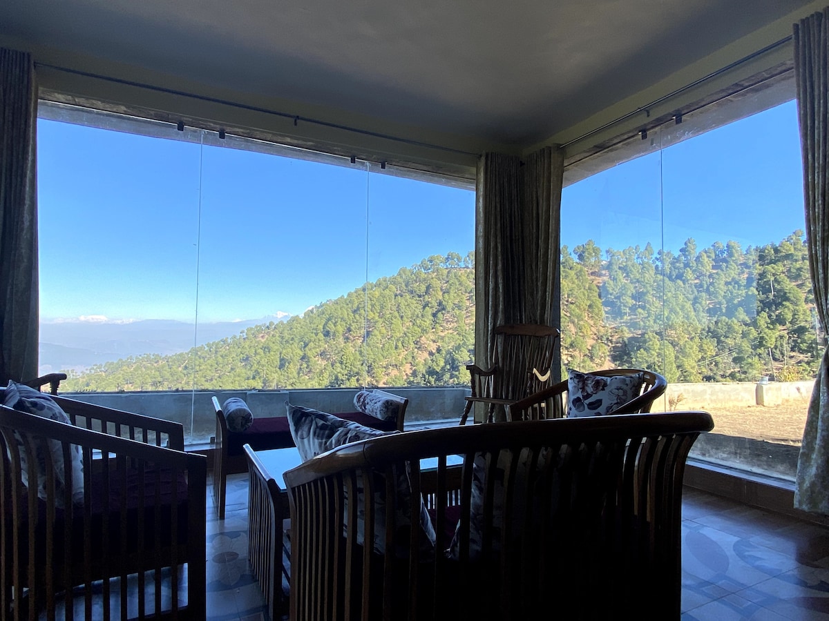 3间卧室，可欣赏喜马拉雅山景观和游戏室