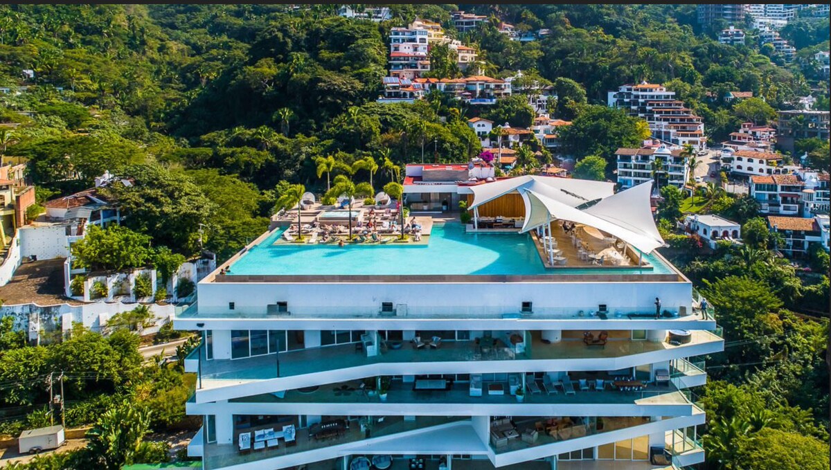 Oceanview Oasis, Rooftop Pool, Steps to the Beach