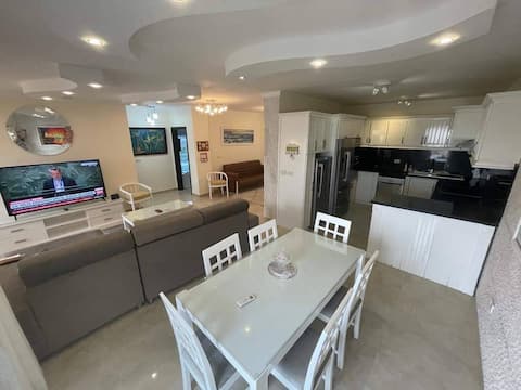 3-bedroom with sea view and jacuzzi on roof