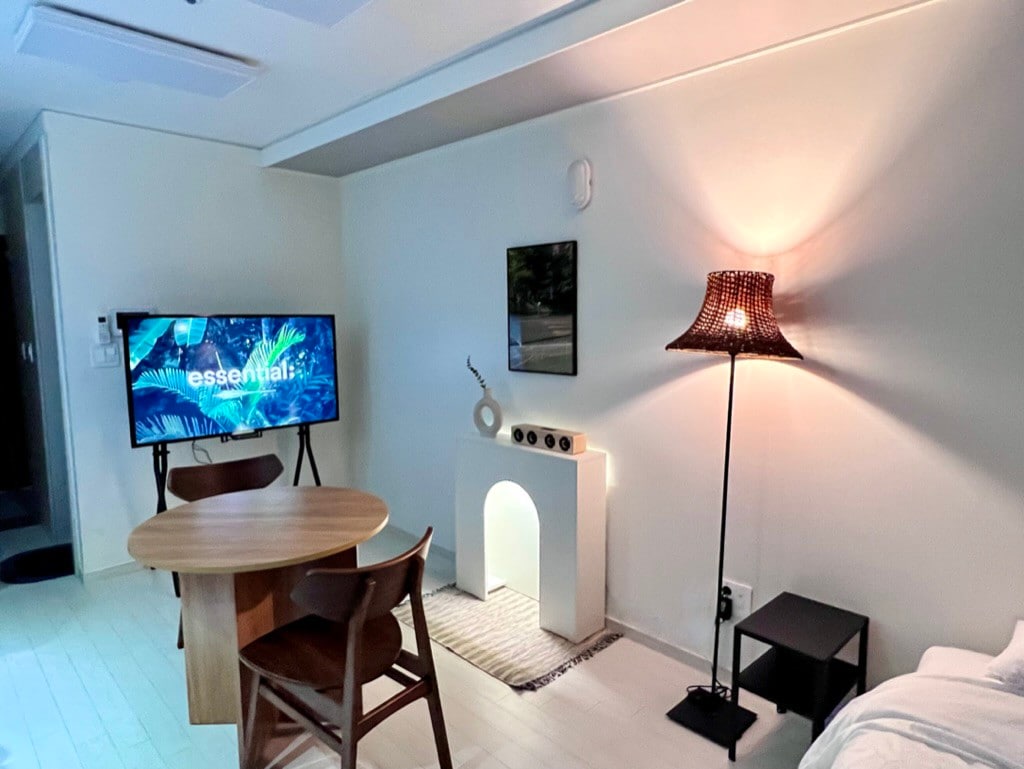 房间1806 Mistay Dongseong-ro ：安全舒适的空间，每日更换床上用品，免费停车， Netflix和城市景观