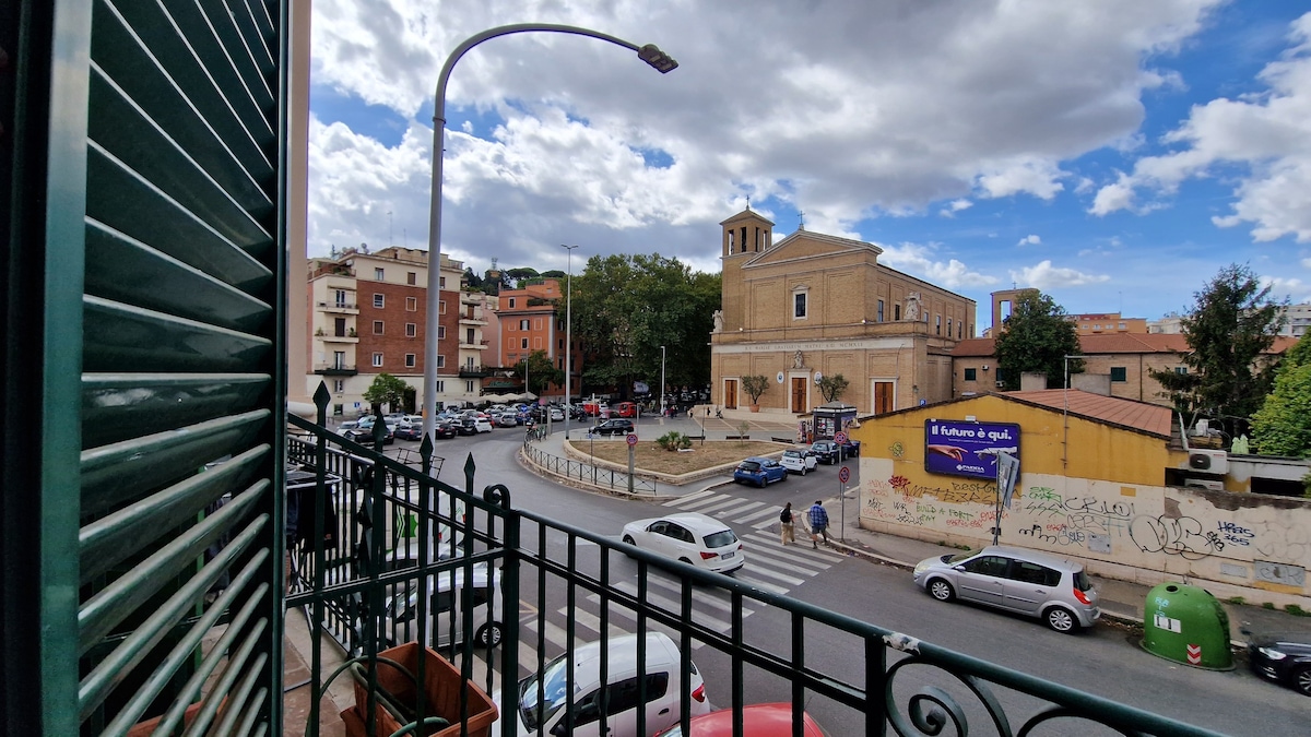 Spacious Vatican flat with a balcony and Views