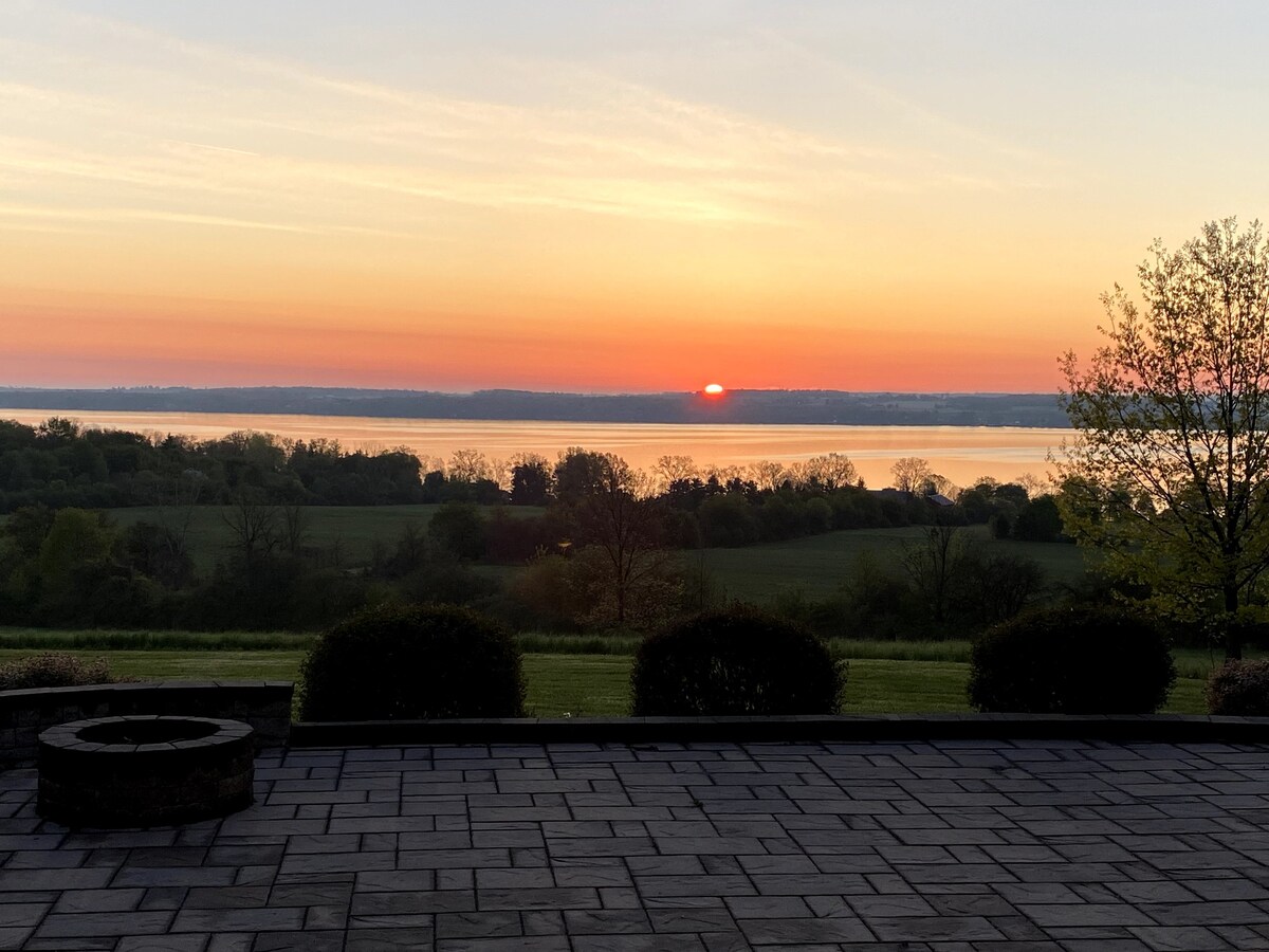 One Bedroom Loft with View of Seneca Lake