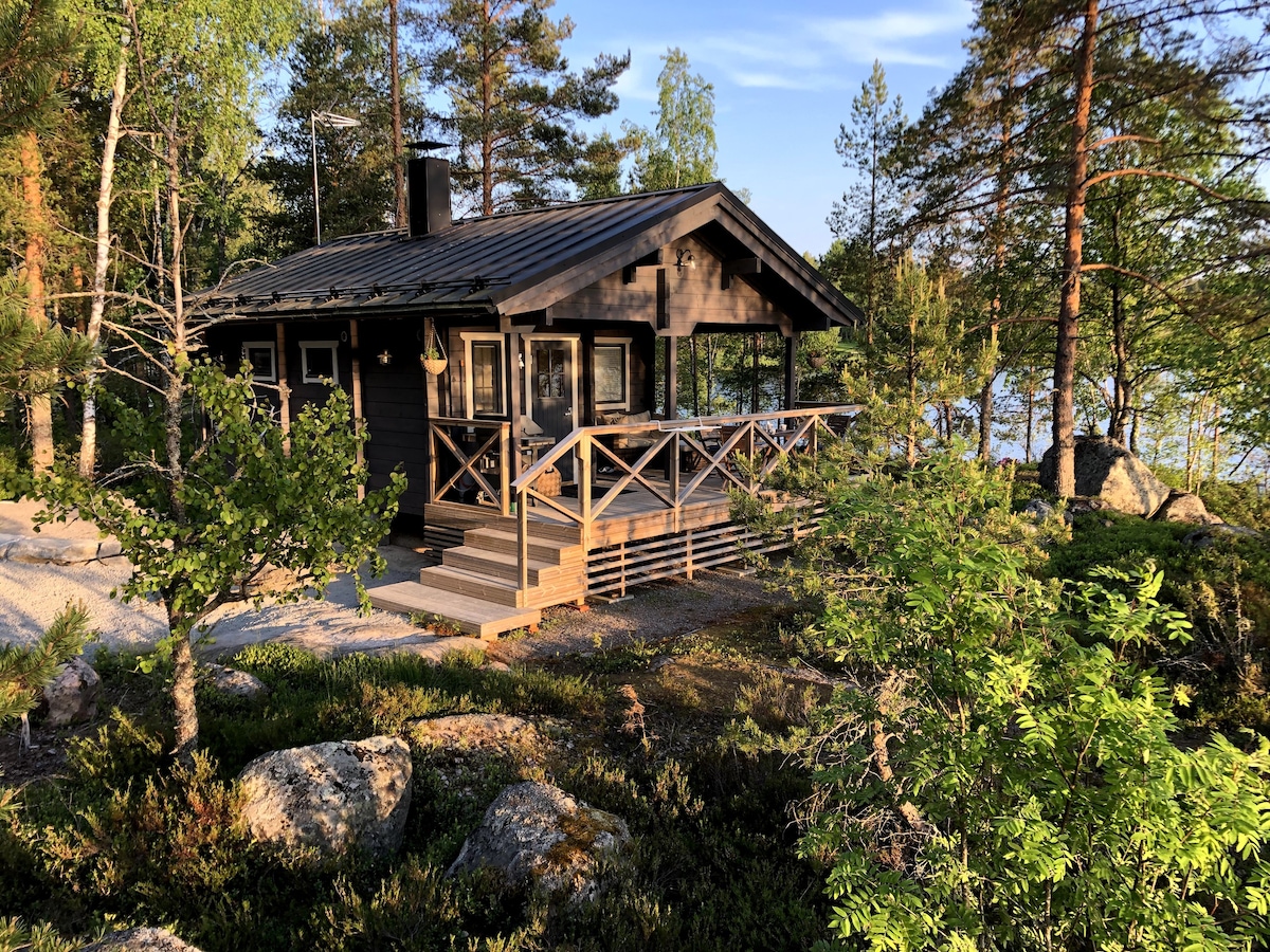 Cottage by the lake