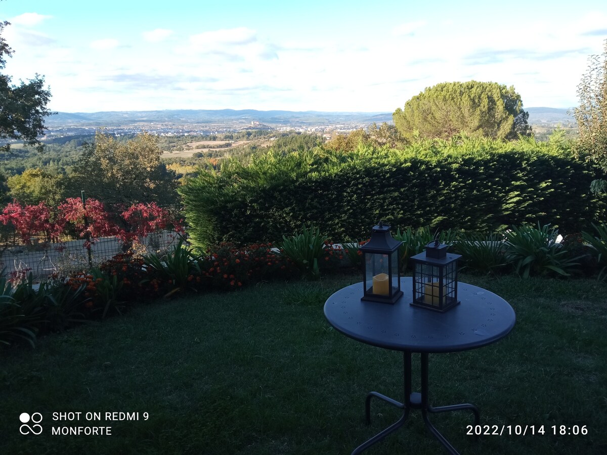 Casa con finca, ideal para visitar A Ribeira Sacra