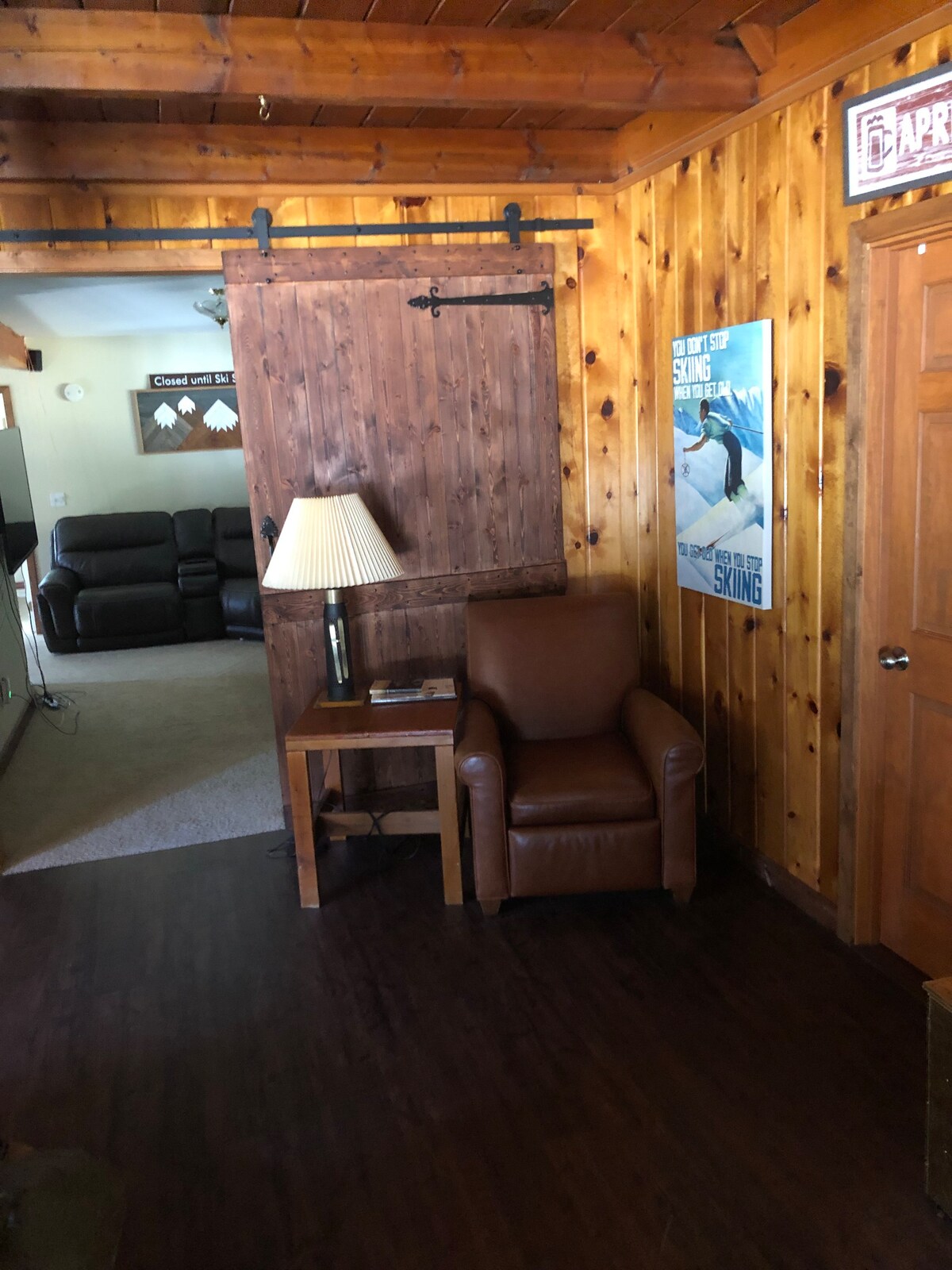 Large 4.5 BR River waterfront cabin in Greenwater