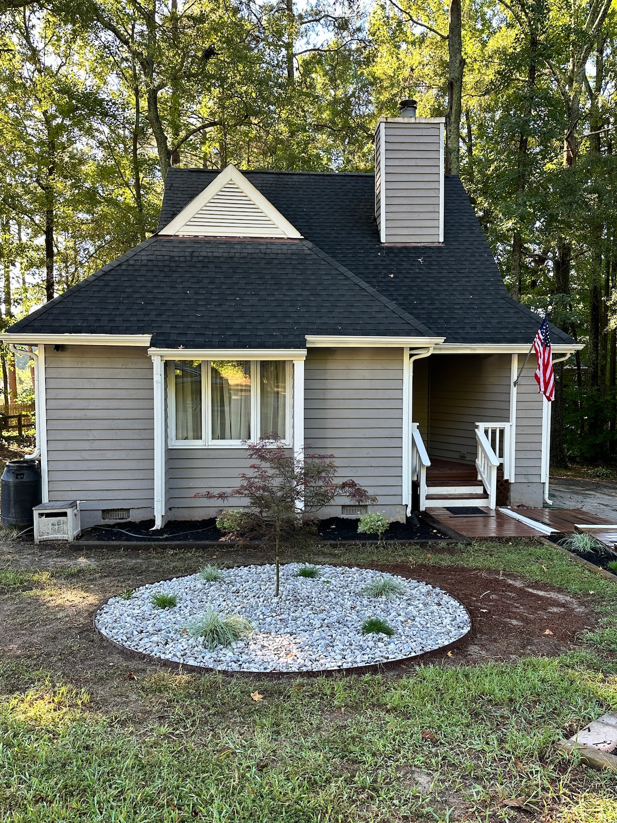 Cozy, quiet two bedroom and two bathroom cottage.