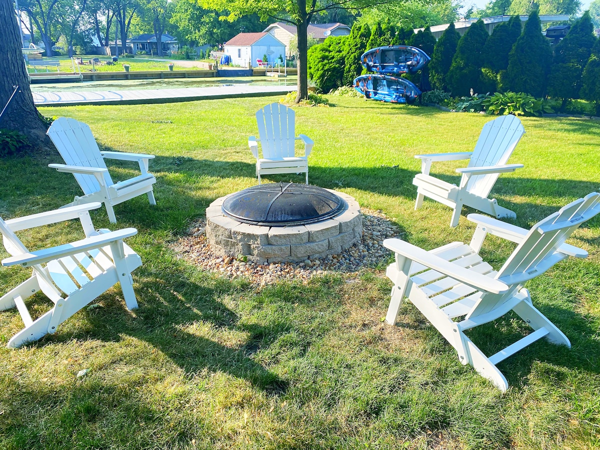 Lake Winnebago and Asabeth Bay Waterfront home