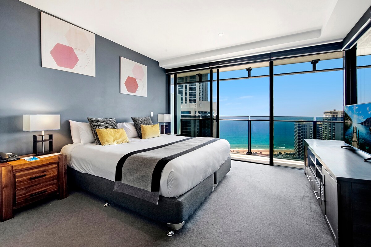 LEVEL 33 Oceanfront Living @ Circle on Cavill