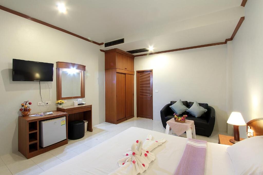 Spacious Standard Double @ Choophorn House SHA