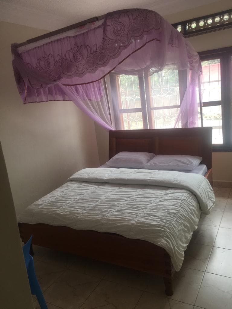 Quiet, Serene 6 bedroom BnB in the heart of Arua.