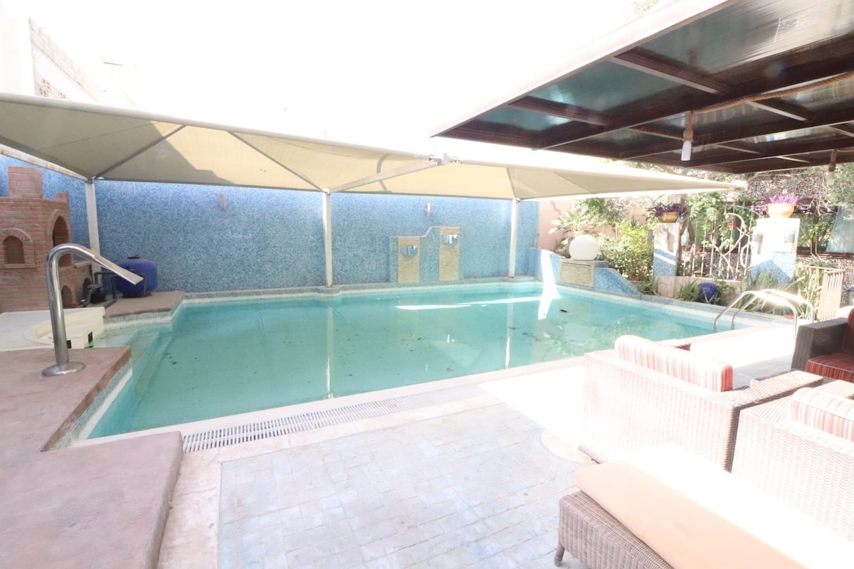 欢乐的5居室别墅
带游泳池
aljanoub stdm。