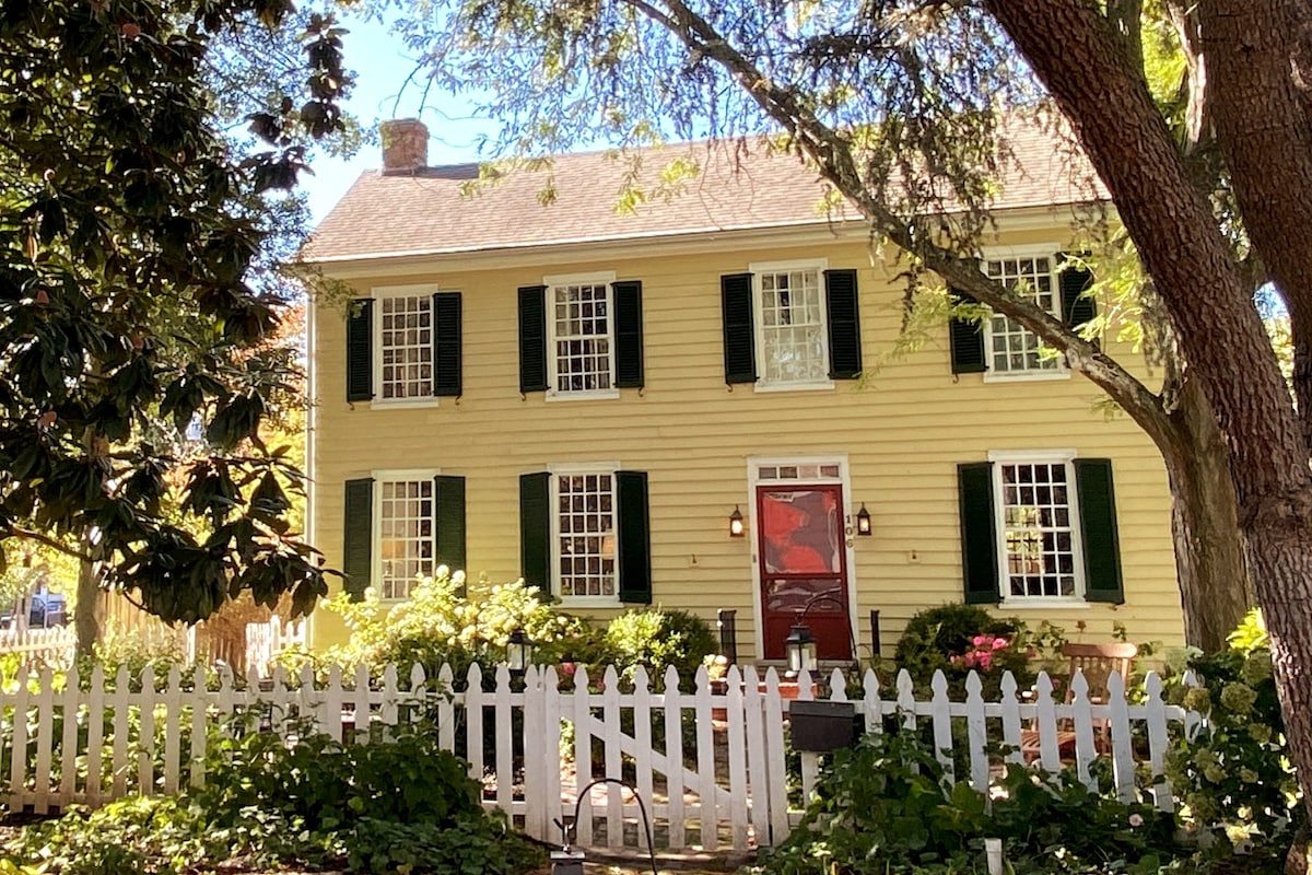 Magnolia House ~Historic Downtown w/Private Garden