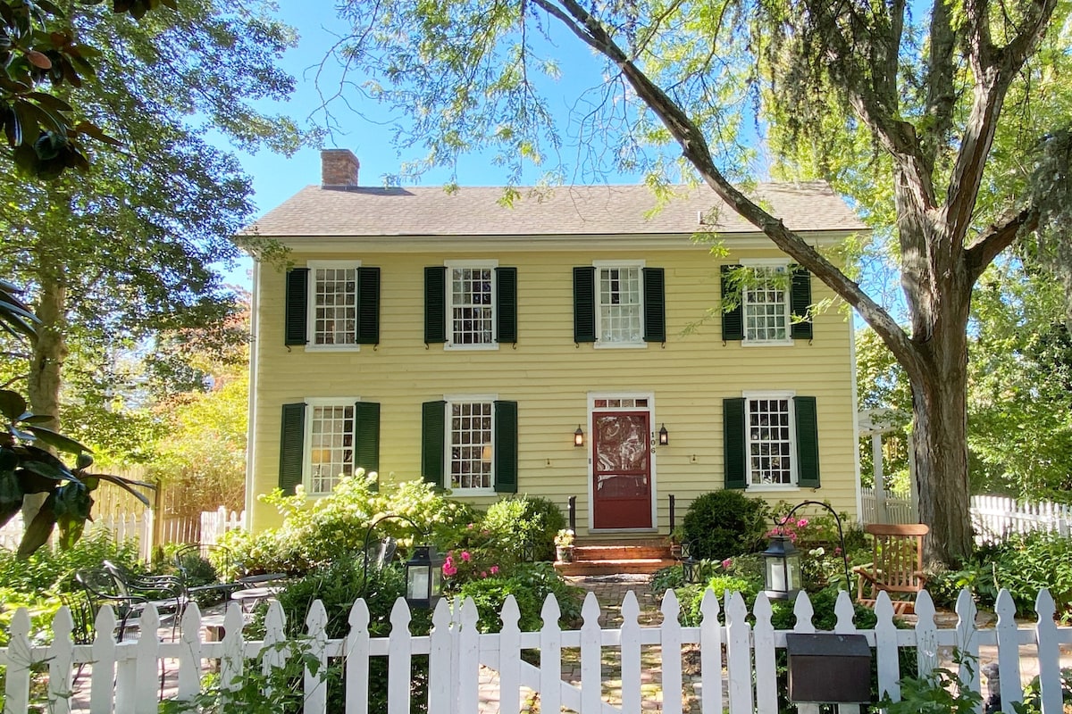 Magnolia House ~Historic Downtown w/Private Garden