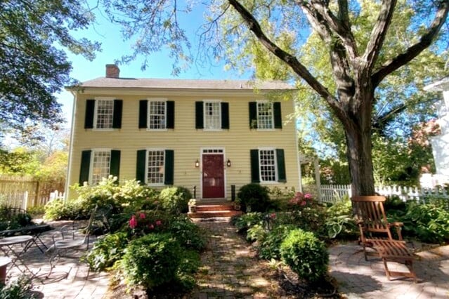 Magnolia House ~Historic Downtown w/Private Garden