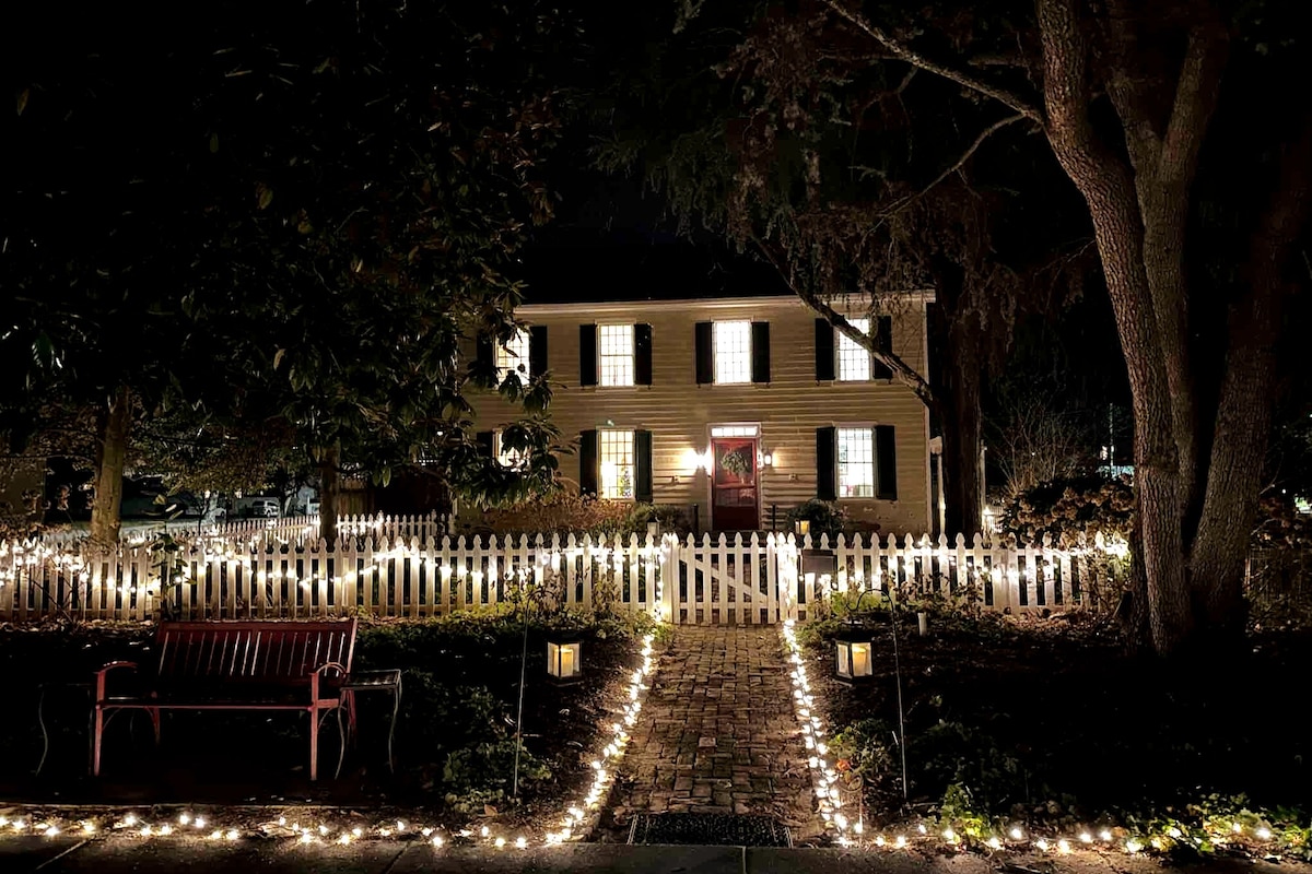 Magnolia House ~Historic Downtown w/Private Garden