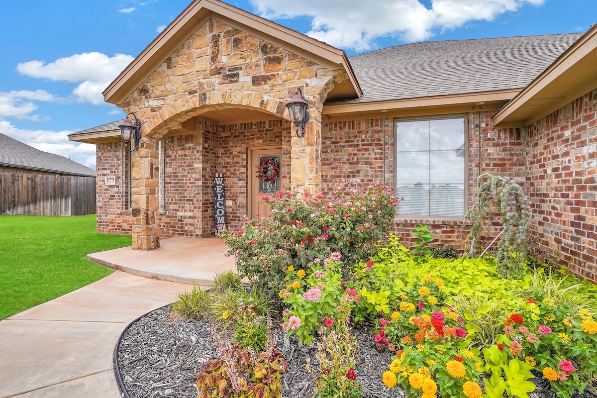 Spacious 5-bedroom home in the heart of Altus!