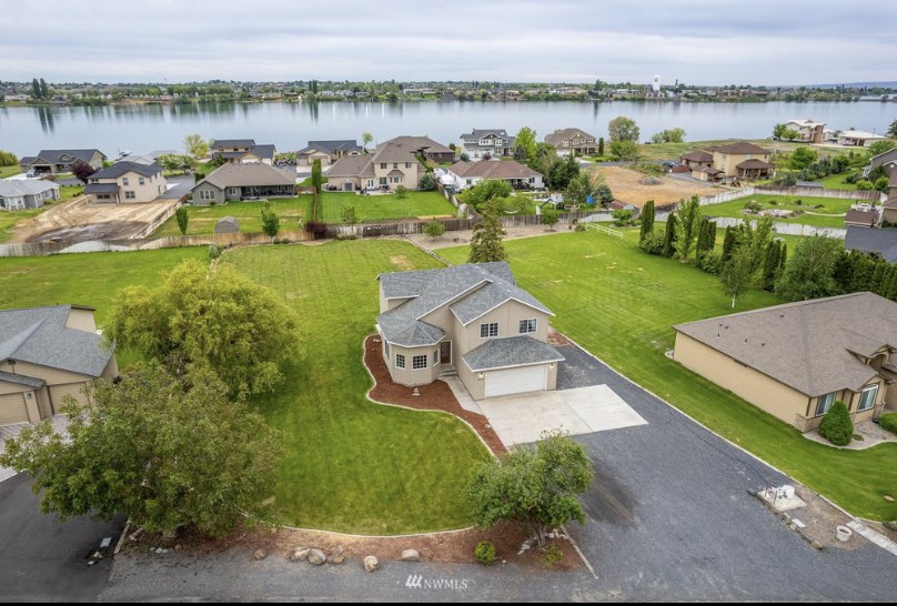 3-Bedroom Home with Community Boat Launch and Dock