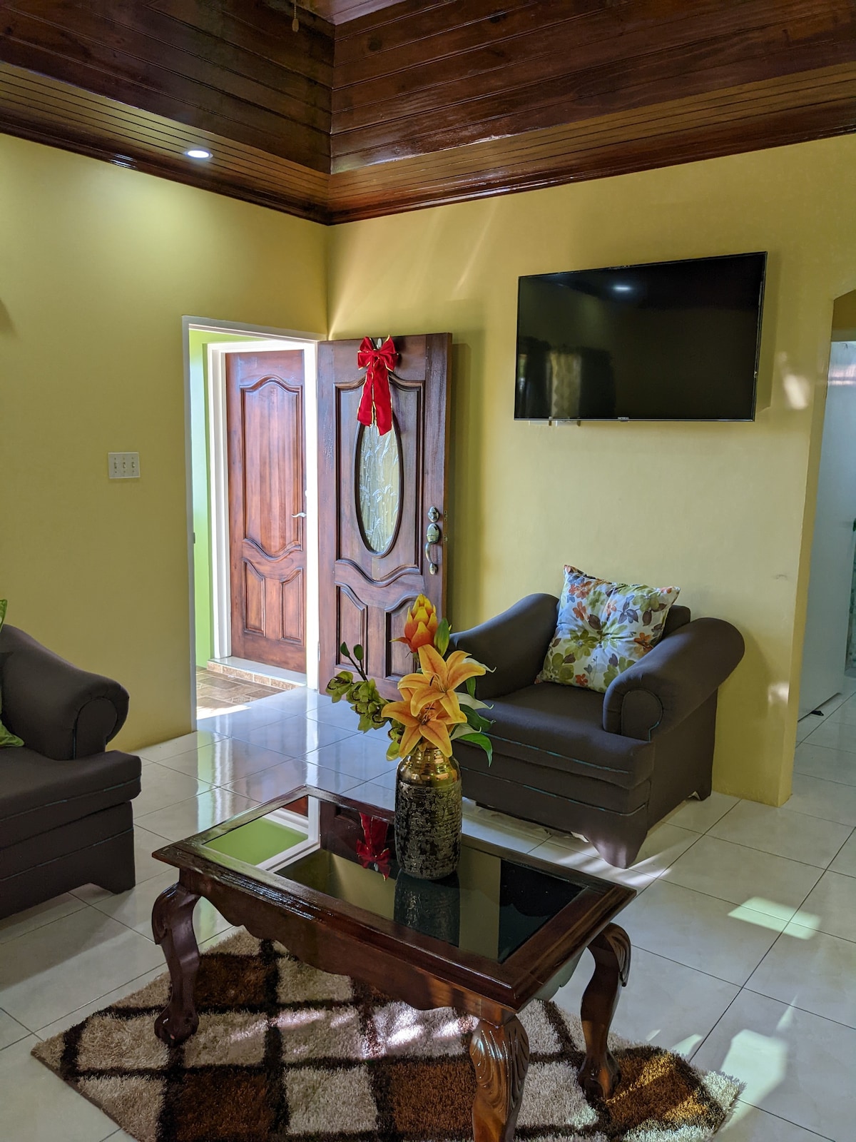 Beautiful 2  Bedroom APT- Magil