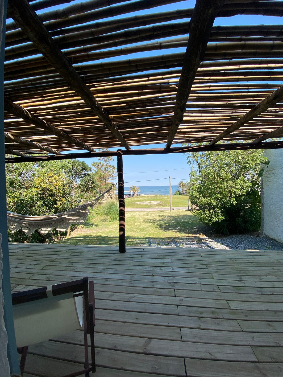 俯瞰拉弗洛雷斯海滨（ Balneario Las Flores ）的房子