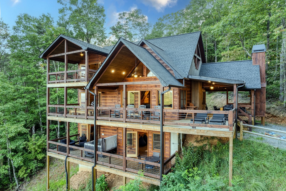 Luxury mountain/lake view cabin in Blue Ridge