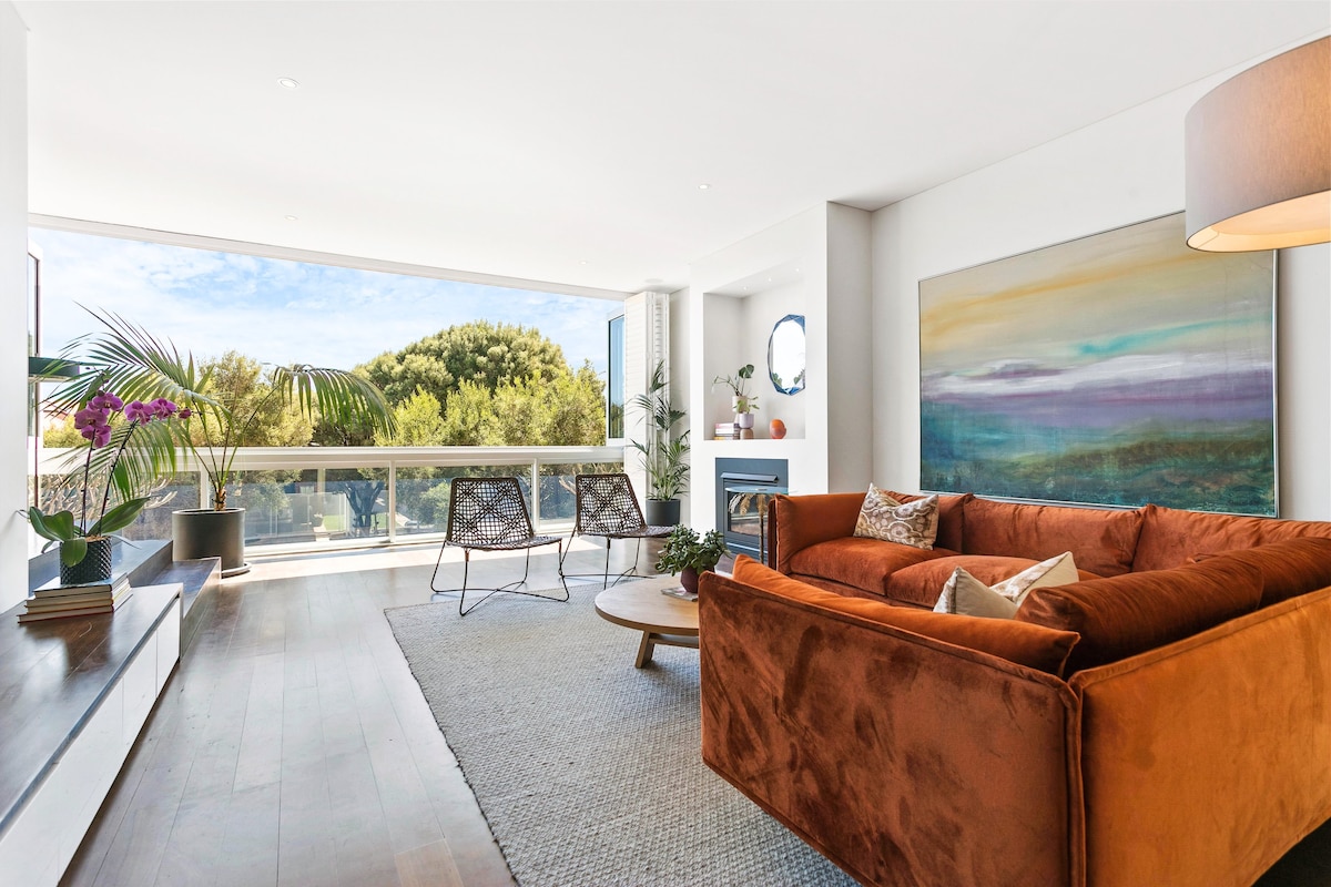 Cottesloe Beachside Oasis with Views to the Ocean