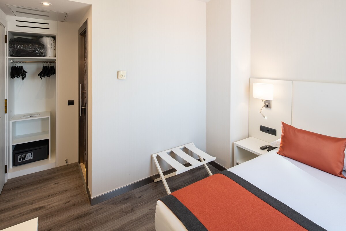 Catalonia Bristol 3* Hotel - Single room