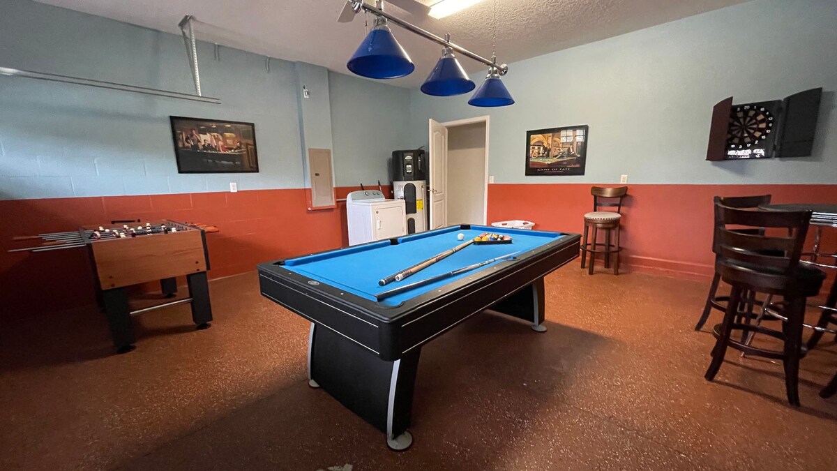 Cozy 8BR Villa W/ Home Theater & Pool Table