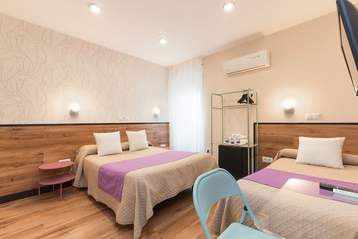 马德里市中心的双人客房立式床垫+额外的床