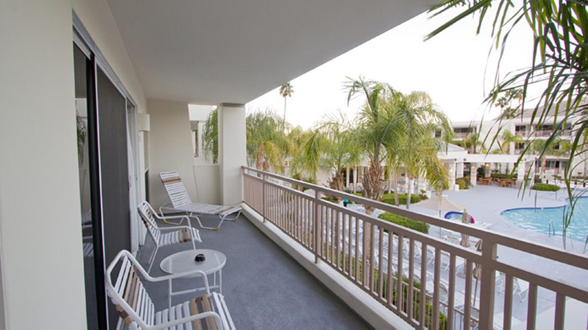 1BR condo sleeps 4 Palm Canyon Resort