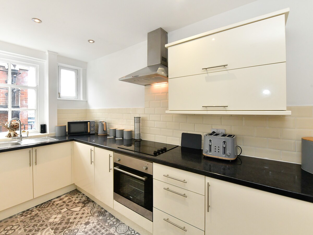 Cosy & Stylish 1 Bedroom Apartment in the City!