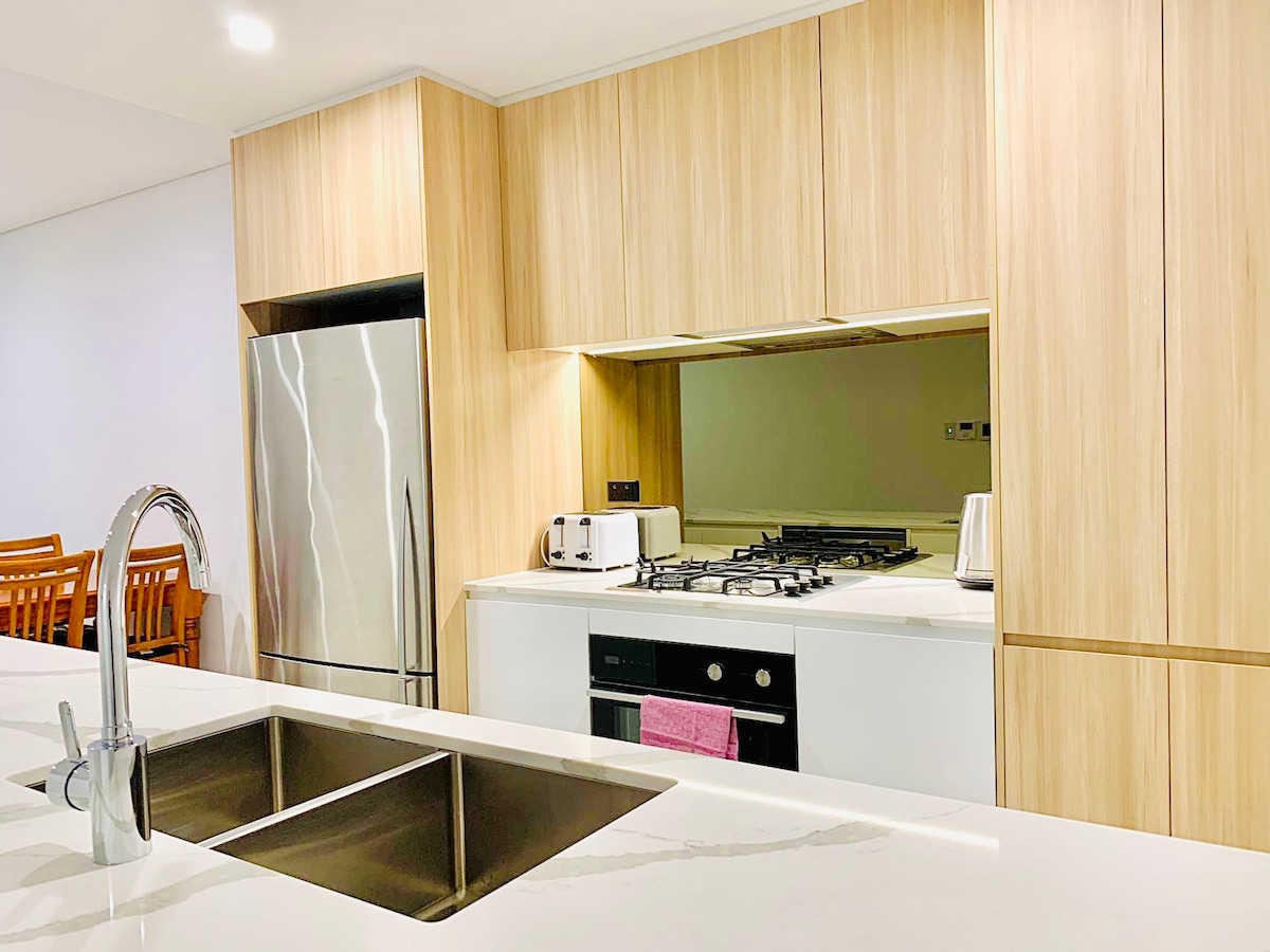 Schofields Brand New 2 Br Apt｜Parking + Privacy